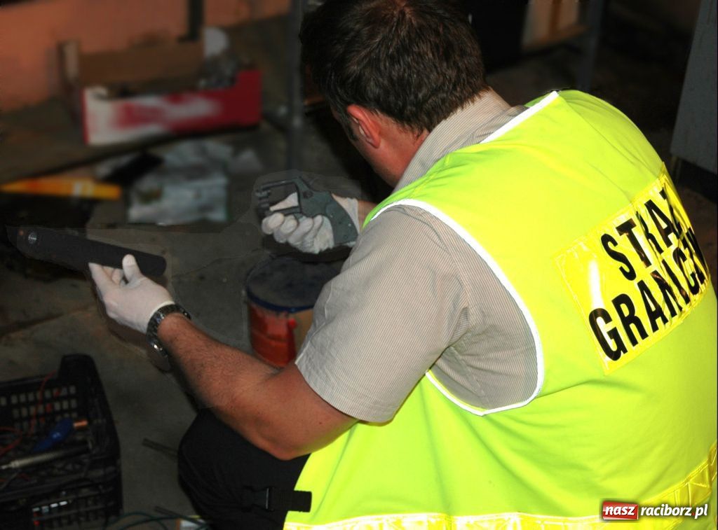 Zdjęcie w galerii na portalu naszraciborz.pl: 50-latek z Rybnickiego wyrabiał broń wiadomości z regionu