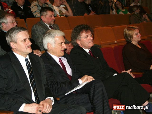 Zdjęcie w galerii na portalu naszraciborz.pl: Debata Oksfordzka w Kuźni wiadomości z regionu