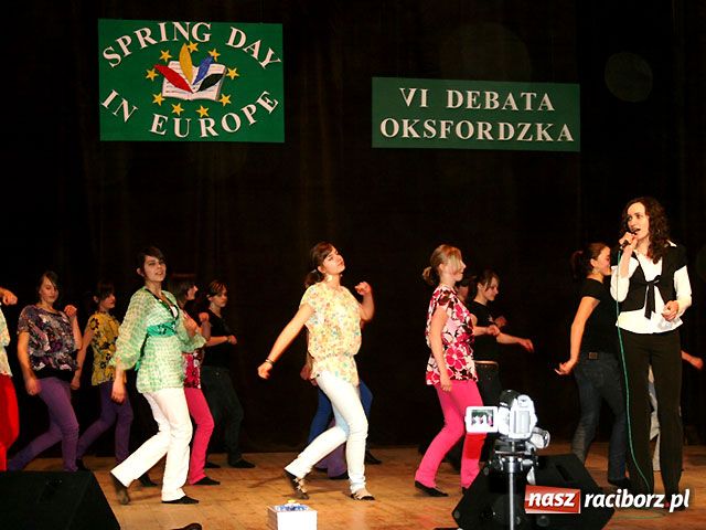 Zdjęcie w galerii na portalu naszraciborz.pl: Debata Oksfordzka w Kuźni wiadomości z regionu