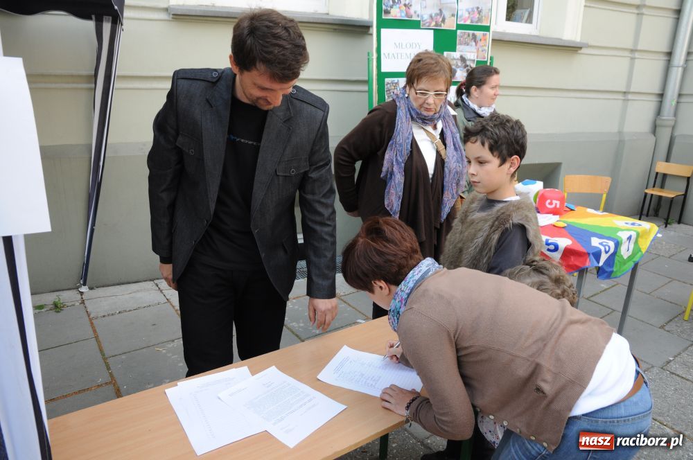 Zdjęcie w galerii na portalu naszraciborz.pl: Prezydent obiecał, rodzice przypomnieli wiadomości z regionu