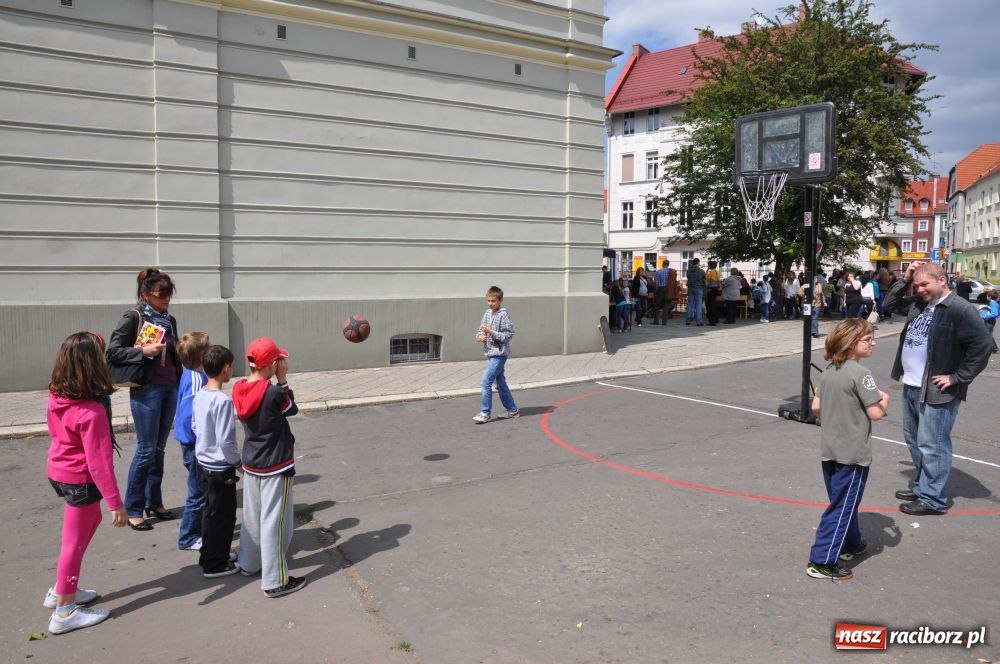 Zdjęcie w galerii na portalu naszraciborz.pl: Prezydent obiecał, rodzice przypomnieli wiadomości z regionu