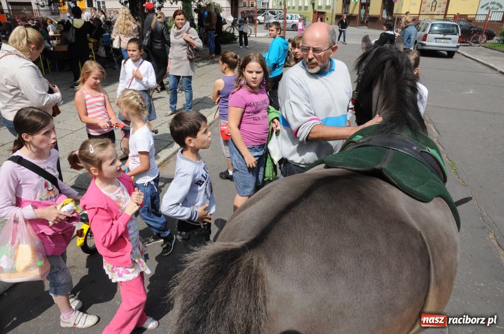 Zdjęcie w galerii na portalu naszraciborz.pl: Prezydent obiecał, rodzice przypomnieli wiadomości z regionu