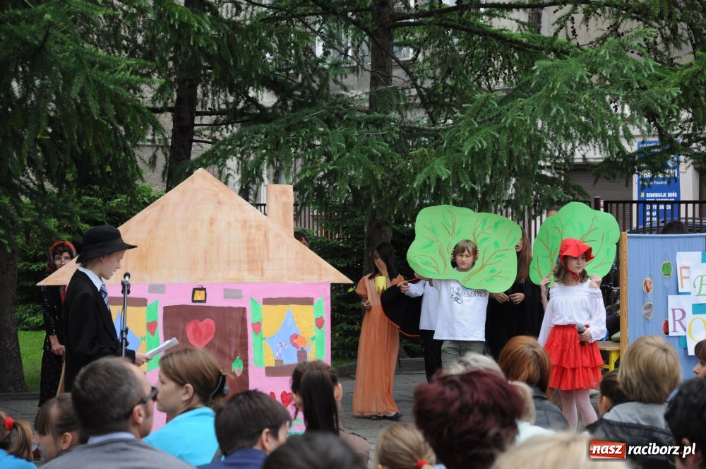 Zdjęcie w galerii na portalu naszraciborz.pl: Prezydent obiecał, rodzice przypomnieli wiadomości z regionu