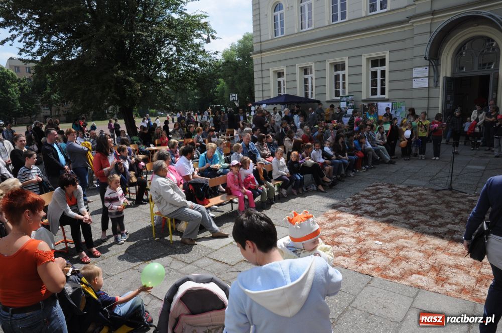 Zdjęcie w galerii na portalu naszraciborz.pl: Prezydent obiecał, rodzice przypomnieli wiadomości z regionu