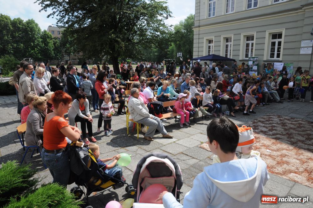 Zdjęcie w galerii na portalu naszraciborz.pl: Prezydent obiecał, rodzice przypomnieli wiadomości z regionu