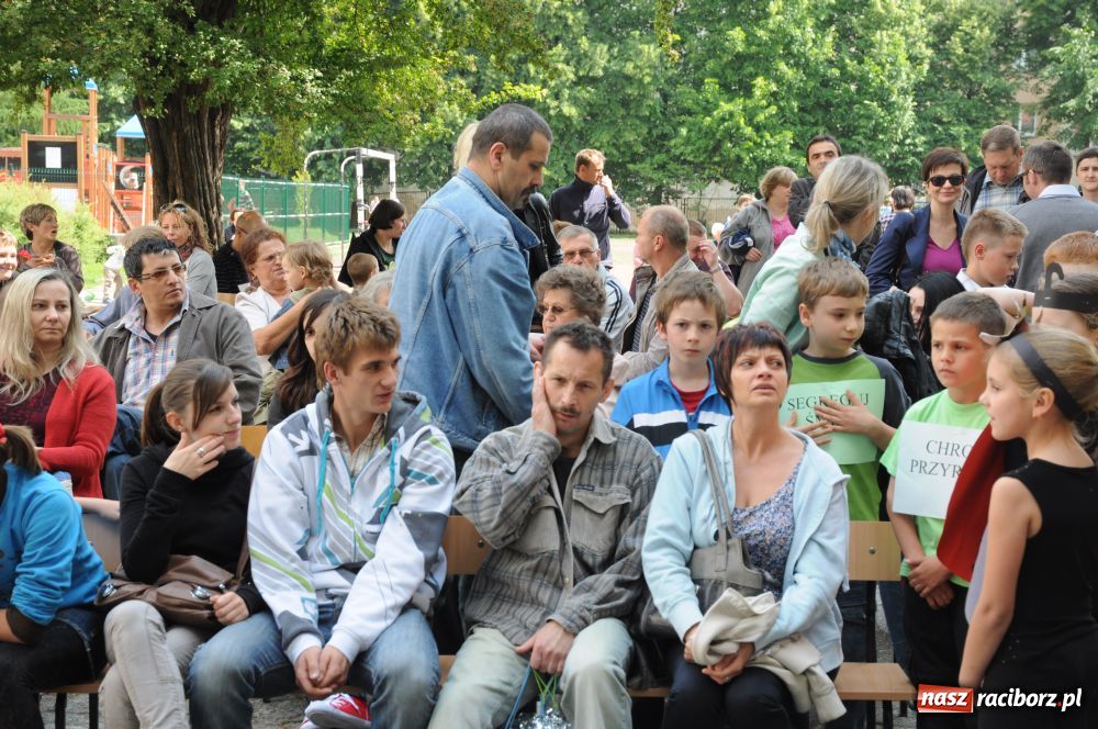 Zdjęcie w galerii na portalu naszraciborz.pl: Prezydent obiecał, rodzice przypomnieli wiadomości z regionu