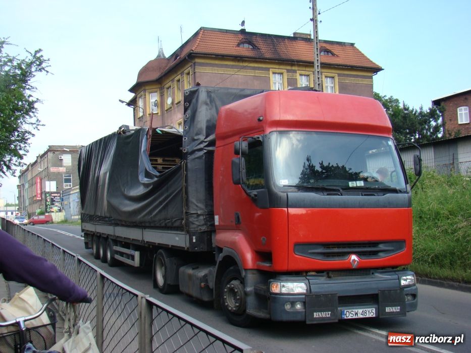 Zdjęcie w galerii na portalu naszraciborz.pl: Wbił się w wiadukt na Bosackiej wiadomości z regionu