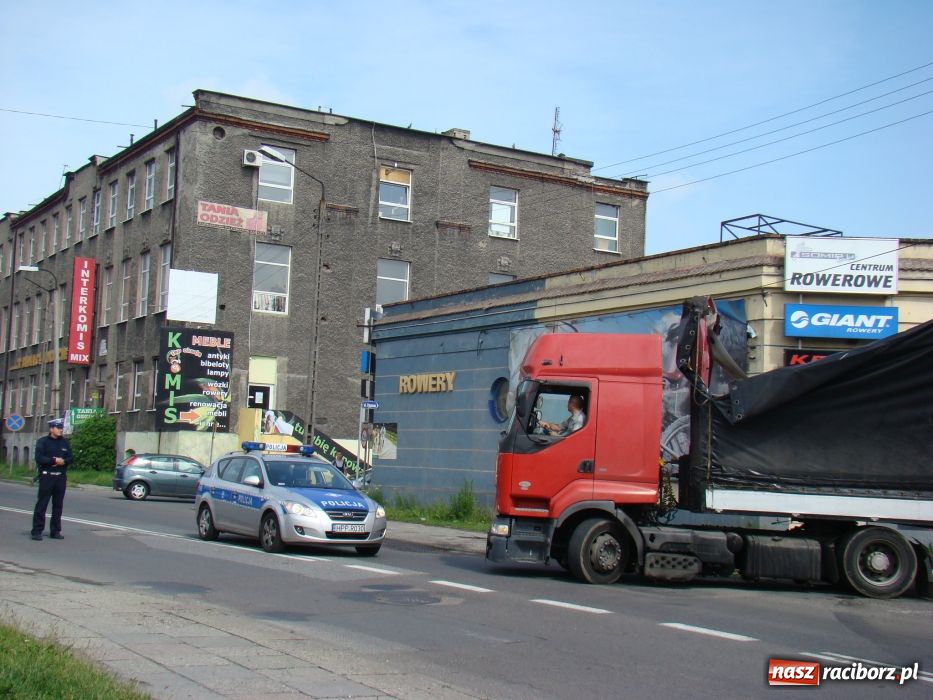 Zdjęcie w galerii na portalu naszraciborz.pl: Wbił się w wiadukt na Bosackiej wiadomości z regionu