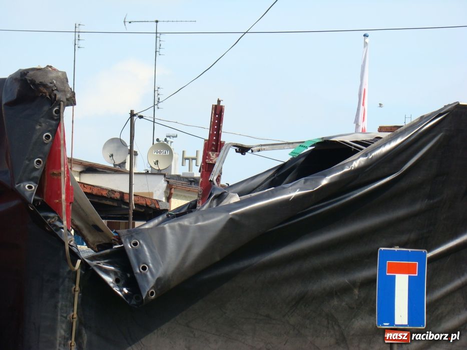 Zdjęcie w galerii na portalu naszraciborz.pl: Wbił się w wiadukt na Bosackiej wiadomości z regionu