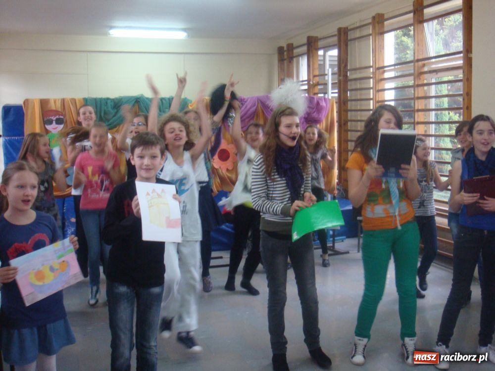 Zdjęcie w galerii na portalu naszraciborz.pl: Dzień Dziecka i Festiwal Nauki w SP 15 wiadomości z regionu