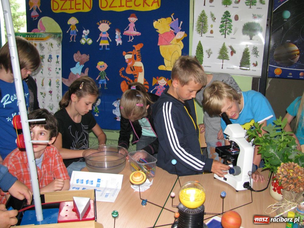 Zdjęcie w galerii na portalu naszraciborz.pl: Dzień Dziecka i Festiwal Nauki w SP 15 wiadomości z regionu
