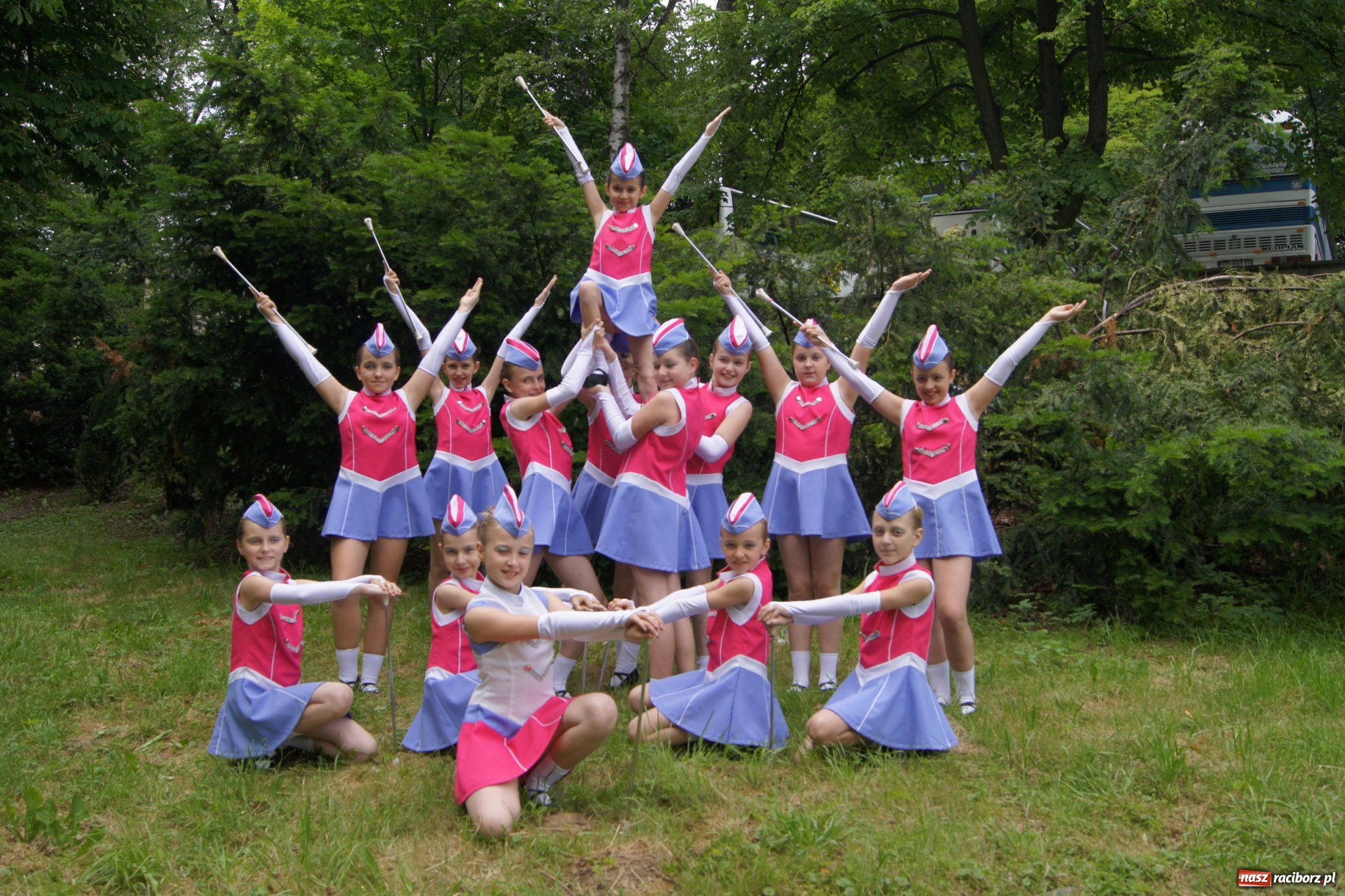 Zdjęcie w galerii na portalu naszraciborz.pl: Zespoły z Zawady najlepsze w tańcu wiadomości z regionu