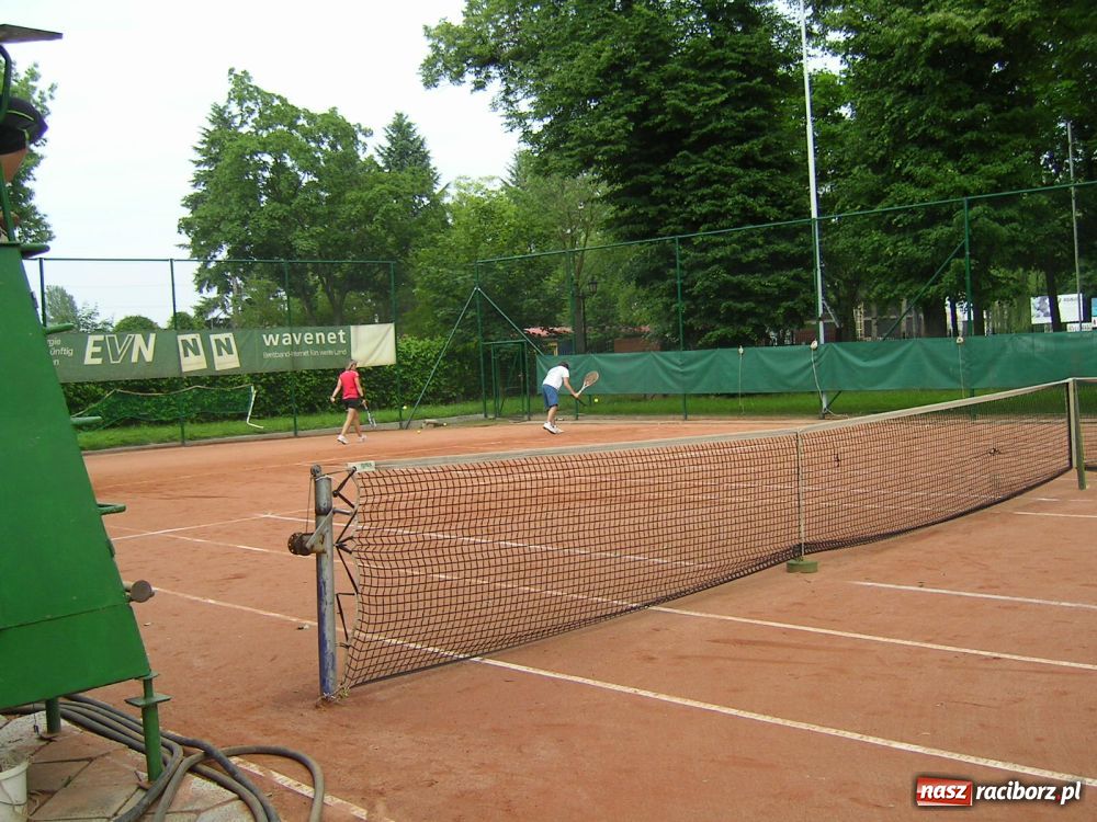Zdjęcie w galerii na portalu naszraciborz.pl: Turniej tenisowy na kortach Rafako wiadomości z regionu