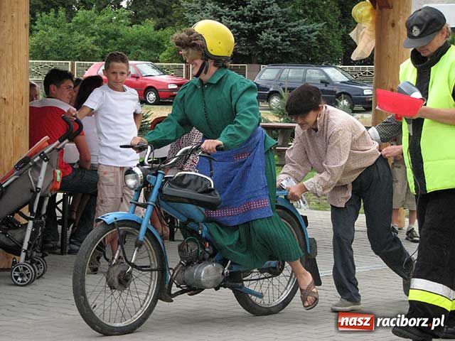 Zdjęcie w galerii na portalu naszraciborz.pl: Roszków ma swoją wiatę wiadomości z regionu