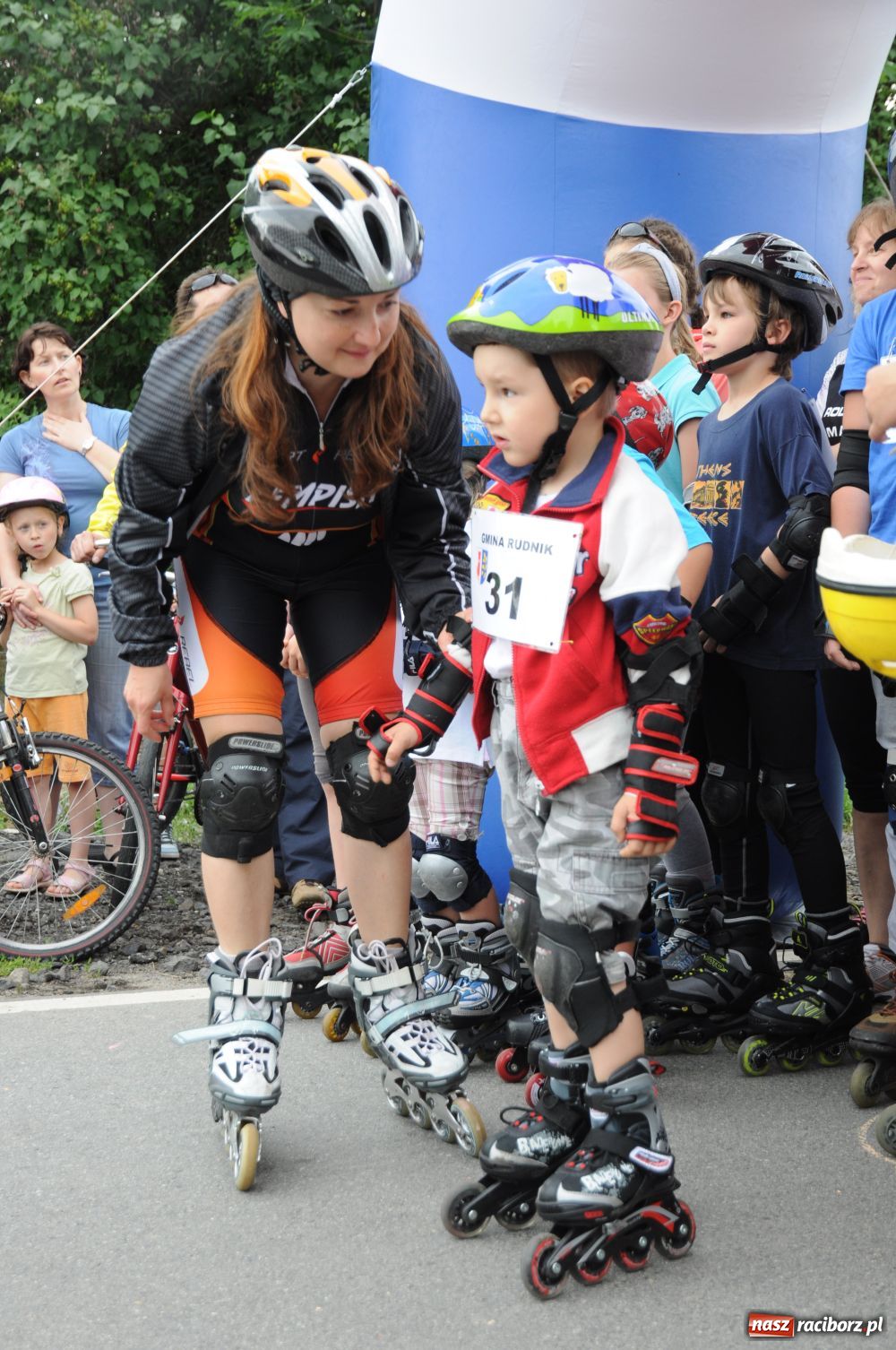 Zdjęcie w galerii na portalu naszraciborz.pl: W Modzurowie ścigali się na łyżworolkach wiadomości z regionu