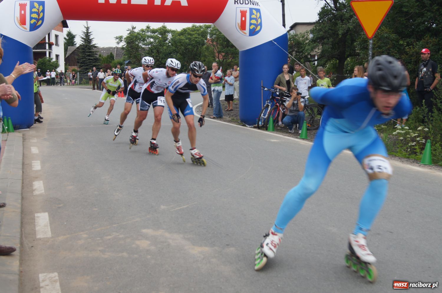 Zdjęcie w galerii na portalu naszraciborz.pl: W Modzurowie ścigali się na łyżworolkach wiadomości z regionu