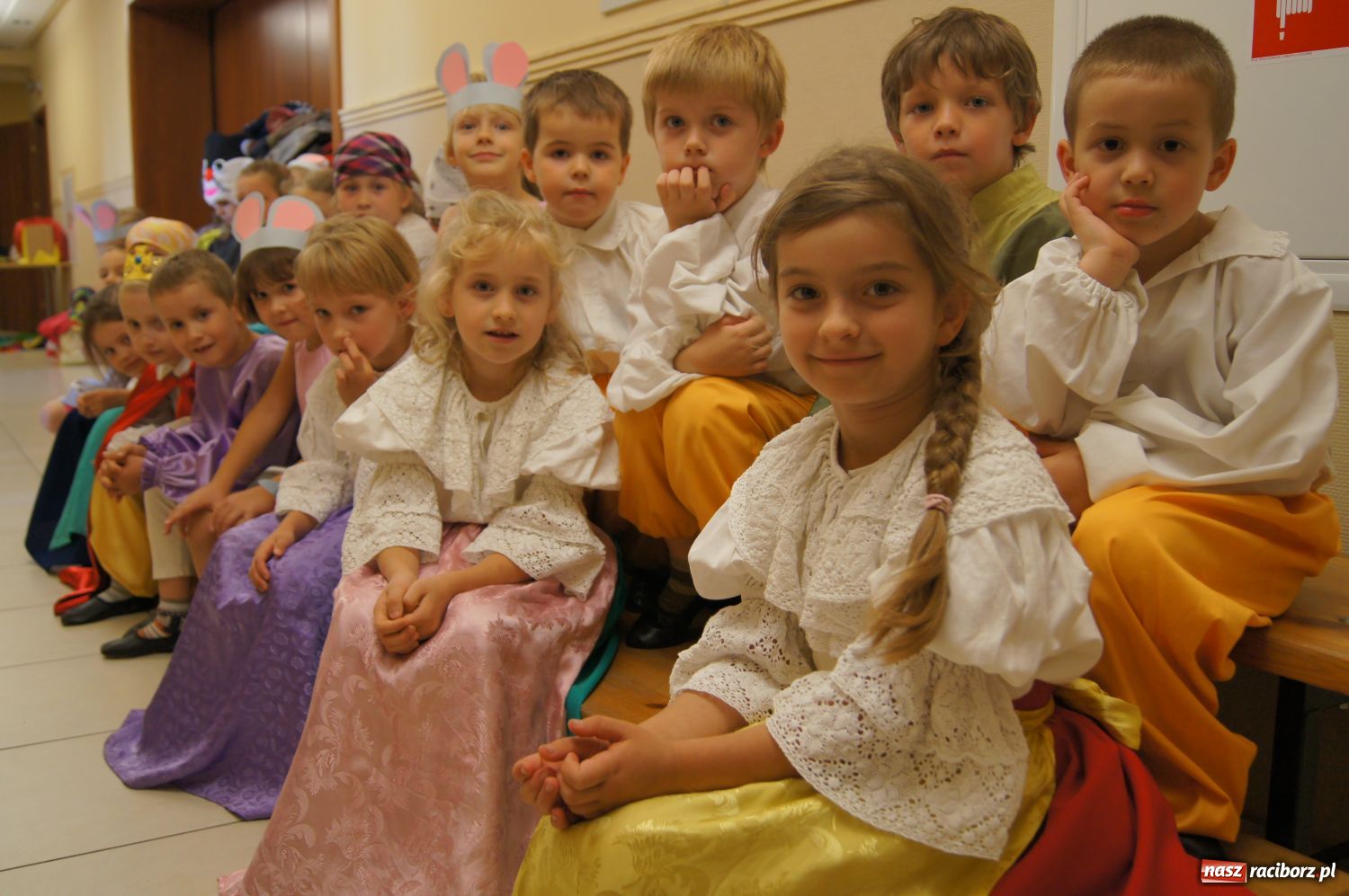 Zdjęcie w galerii na portalu naszraciborz.pl: Mali kibice wystąpili w RCK-u wiadomości z regionu