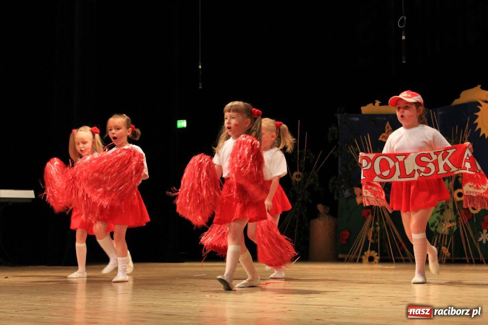 Zdjęcie w galerii na portalu naszraciborz.pl: Mali kibice wystąpili w RCK-u wiadomości z regionu