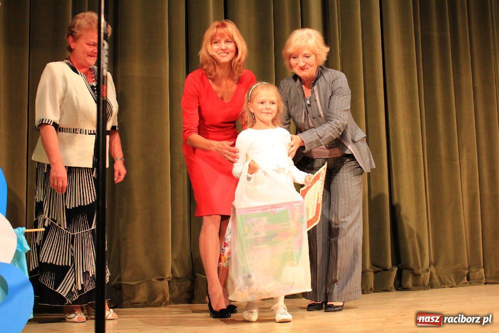 Zdjęcie w galerii na portalu naszraciborz.pl: Mali kibice wystąpili w RCK-u wiadomości z regionu