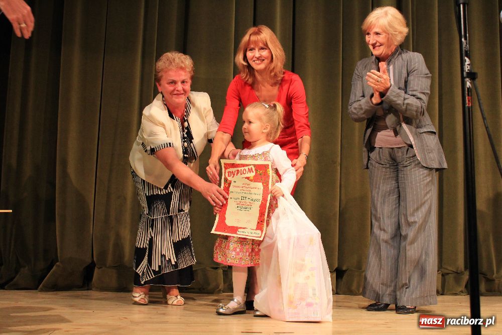 Zdjęcie w galerii na portalu naszraciborz.pl: Mali kibice wystąpili w RCK-u wiadomości z regionu