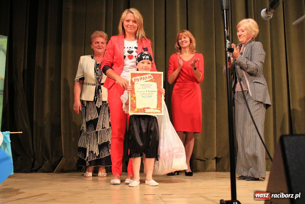 Zdjęcie w galerii na portalu naszraciborz.pl: Mali kibice wystąpili w RCK-u wiadomości z regionu