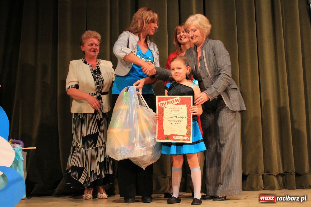 Zdjęcie w galerii na portalu naszraciborz.pl: Mali kibice wystąpili w RCK-u wiadomości z regionu