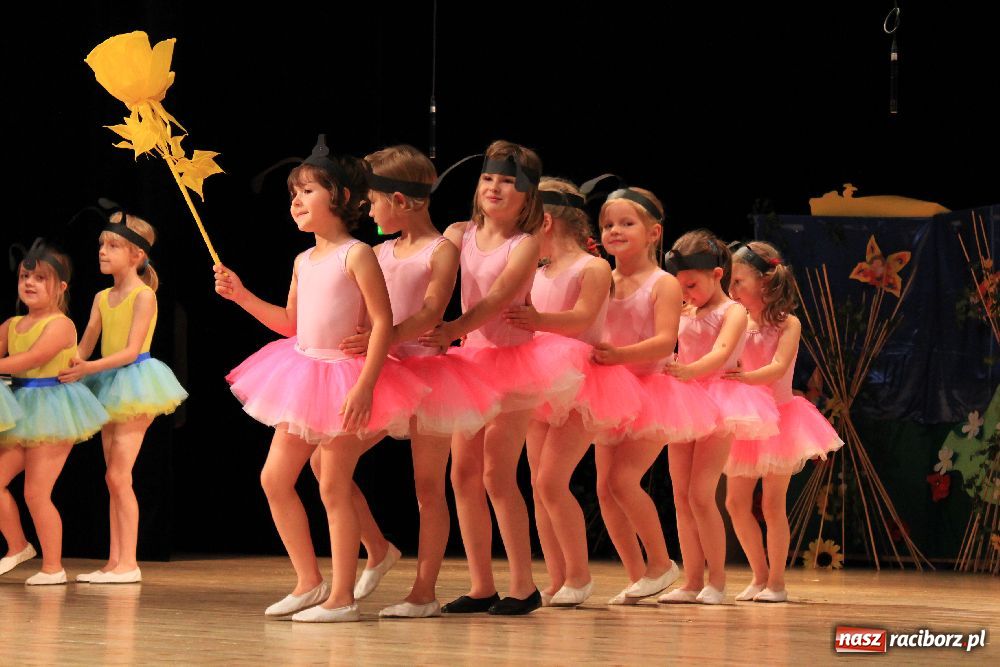 Zdjęcie w galerii na portalu naszraciborz.pl: Mali kibice wystąpili w RCK-u wiadomości z regionu