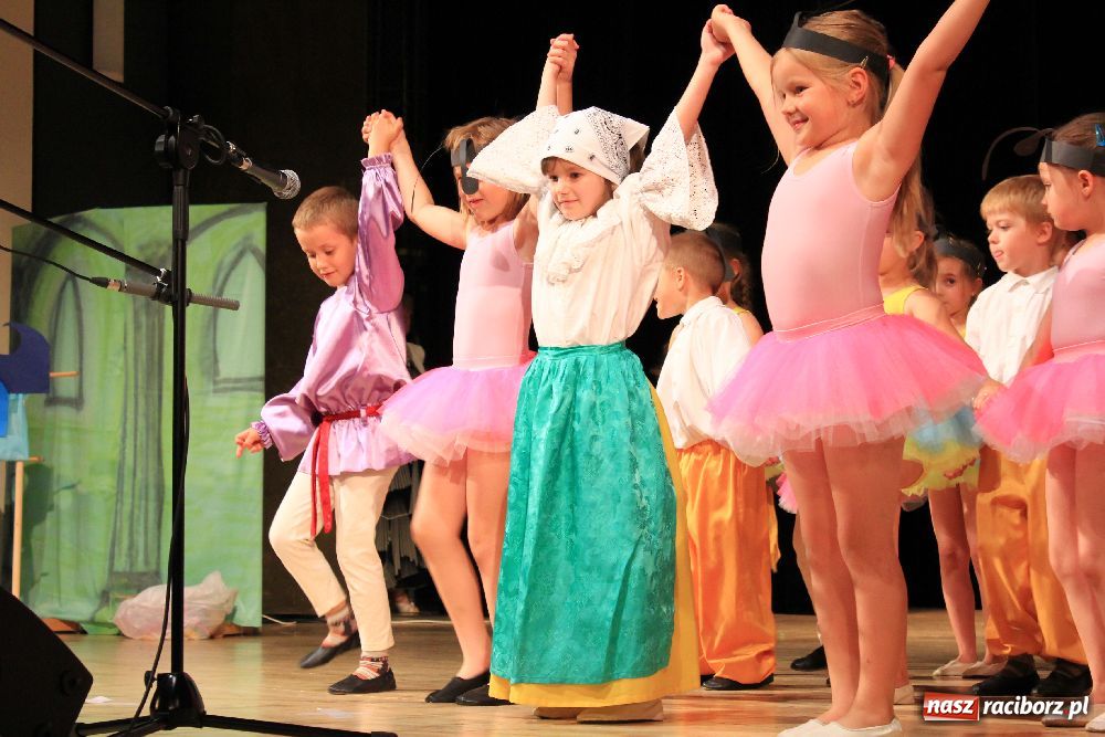 Zdjęcie w galerii na portalu naszraciborz.pl: Mali kibice wystąpili w RCK-u wiadomości z regionu