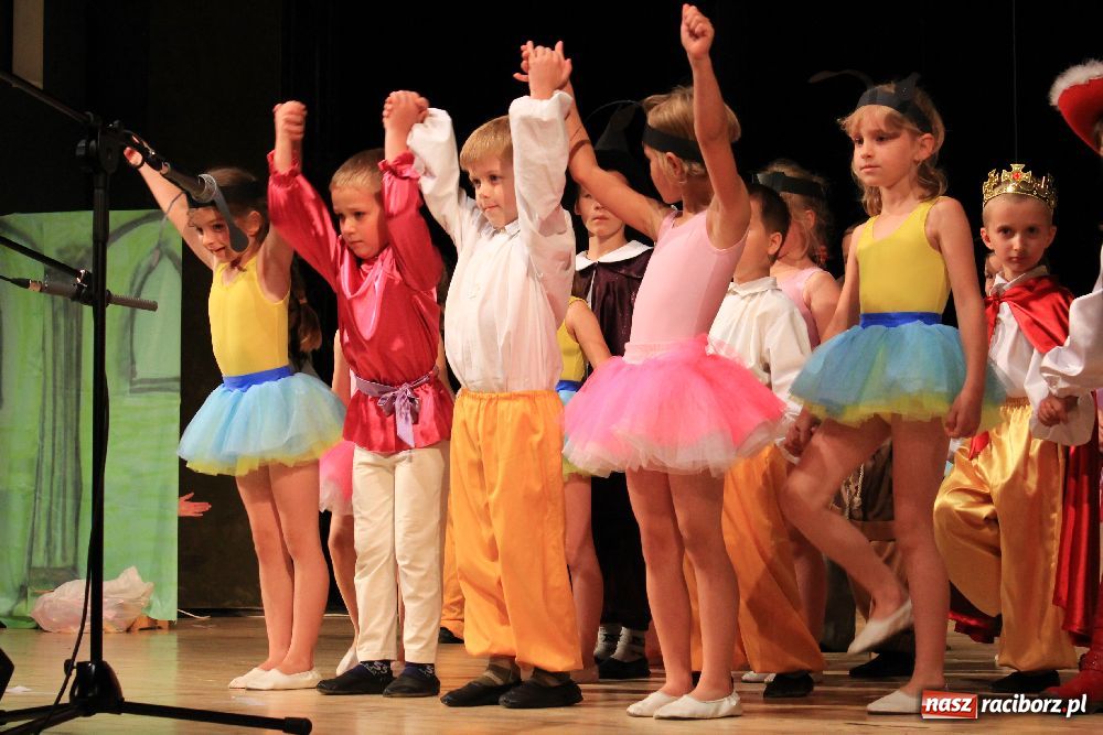 Zdjęcie w galerii na portalu naszraciborz.pl: Mali kibice wystąpili w RCK-u wiadomości z regionu