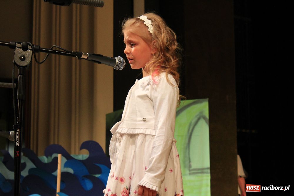 Zdjęcie w galerii na portalu naszraciborz.pl: Mali kibice wystąpili w RCK-u wiadomości z regionu