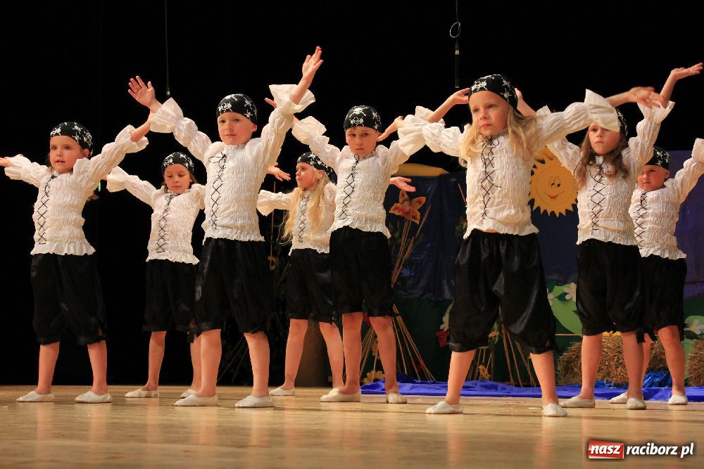 Zdjęcie w galerii na portalu naszraciborz.pl: Mali kibice wystąpili w RCK-u wiadomości z regionu