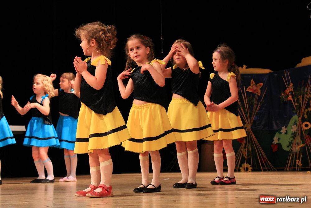 Zdjęcie w galerii na portalu naszraciborz.pl: Mali kibice wystąpili w RCK-u wiadomości z regionu