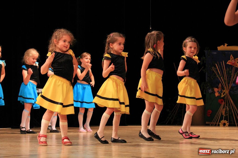Zdjęcie w galerii na portalu naszraciborz.pl: Mali kibice wystąpili w RCK-u wiadomości z regionu
