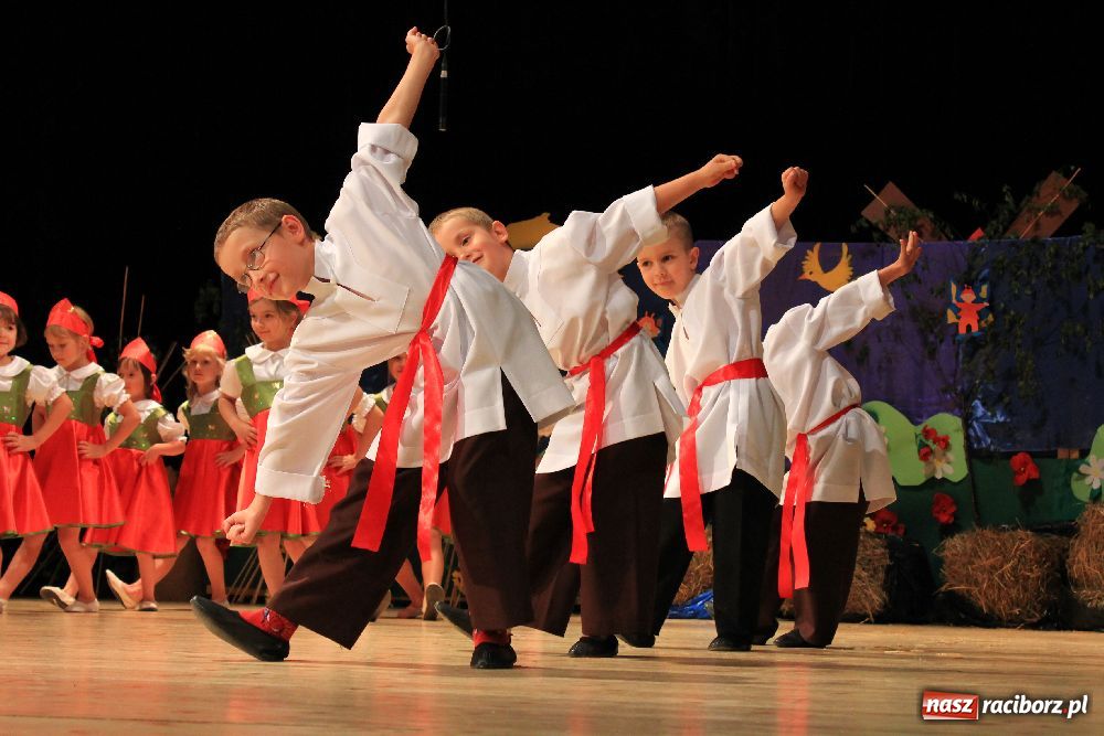 Zdjęcie w galerii na portalu naszraciborz.pl: Mali kibice wystąpili w RCK-u wiadomości z regionu