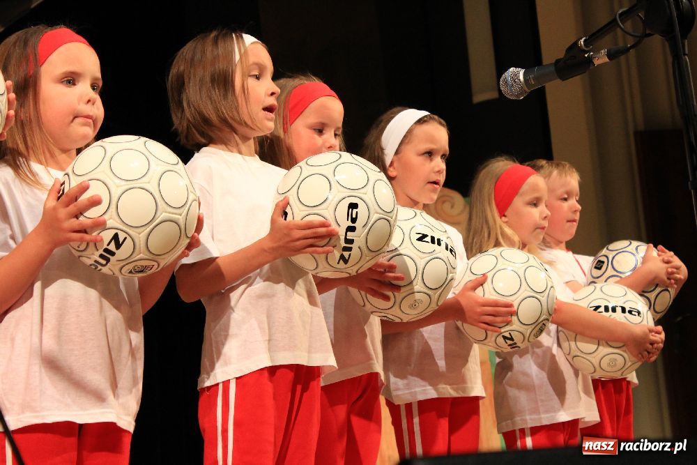 Zdjęcie w galerii na portalu naszraciborz.pl: Mali kibice wystąpili w RCK-u wiadomości z regionu