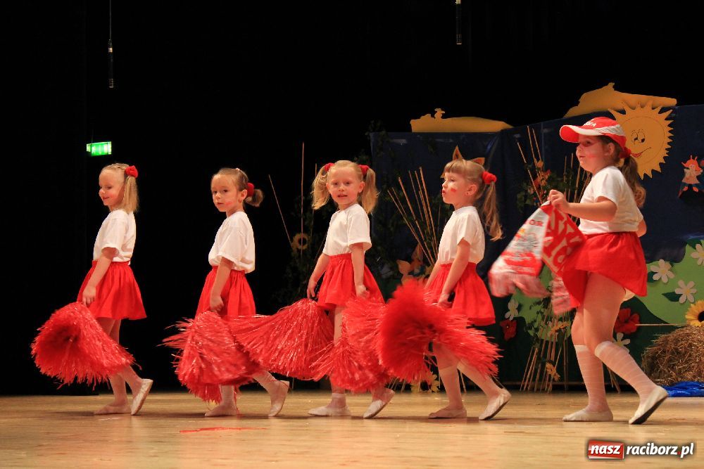 Zdjęcie w galerii na portalu naszraciborz.pl: Mali kibice wystąpili w RCK-u wiadomości z regionu