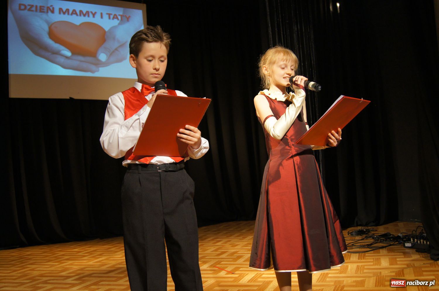 Zdjęcie w galerii na portalu naszraciborz.pl: W MDK-u podsumowują rok szkolny wiadomości z regionu