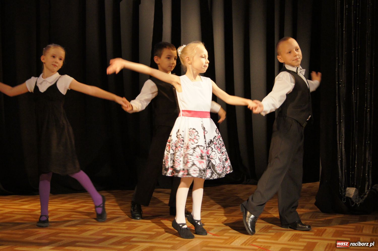 Zdjęcie w galerii na portalu naszraciborz.pl: W MDK-u podsumowują rok szkolny wiadomości z regionu