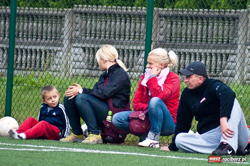 Zdjęcie w galerii na portalu naszraciborz.pl: Remis w meczu na szczycie wiadomości z regionu