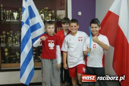 Zdjęcie w galerii na portalu naszraciborz.pl: SP 1 - kibicuje wiadomości z regionu