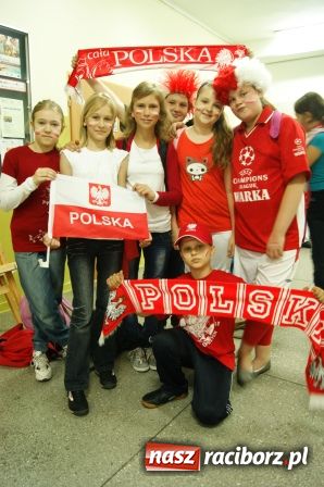 Zdjęcie w galerii na portalu naszraciborz.pl: SP 1 - kibicuje wiadomości z regionu