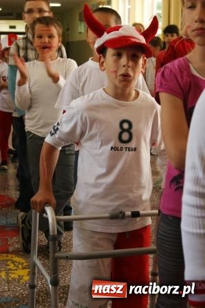 Zdjęcie w galerii na portalu naszraciborz.pl: SP 1 - kibicuje wiadomości z regionu