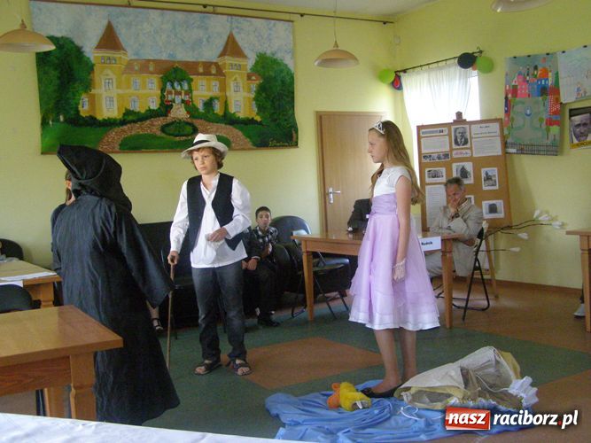 Zdjęcie w galerii na portalu naszraciborz.pl: Z książką po wiedzę wiadomości z regionu