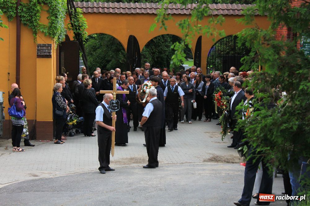 Zdjęcie w galerii na portalu naszraciborz.pl: Pożegnano śp. Lecha Staszewskiego wiadomości z regionu