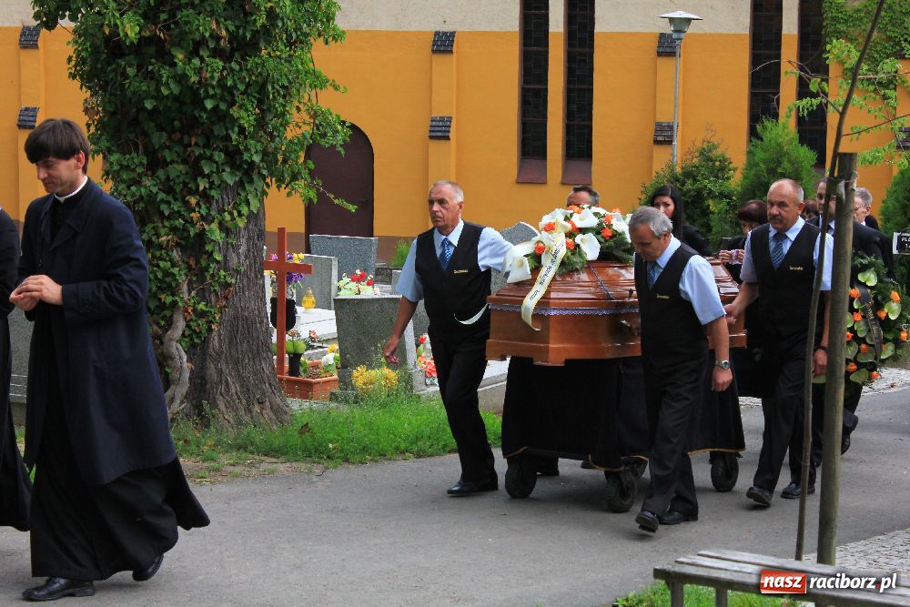 Zdjęcie w galerii na portalu naszraciborz.pl: Pożegnano śp. Lecha Staszewskiego wiadomości z regionu