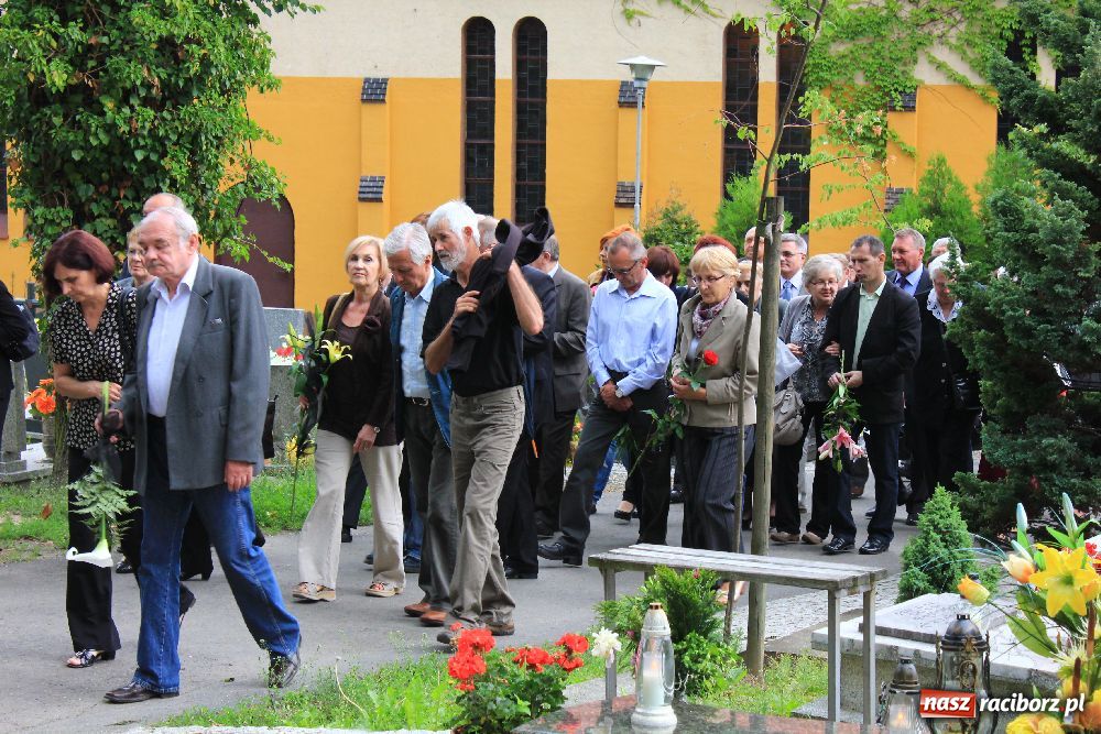 Zdjęcie w galerii na portalu naszraciborz.pl: Pożegnano śp. Lecha Staszewskiego wiadomości z regionu