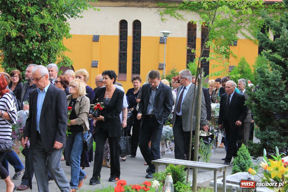 Zdjęcie w galerii na portalu naszraciborz.pl: Pożegnano śp. Lecha Staszewskiego wiadomości z regionu