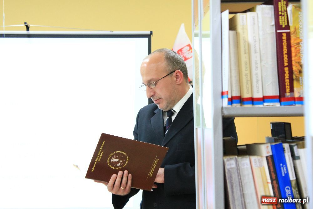 Zdjęcie w galerii na portalu naszraciborz.pl: Idealna książka na Euro 2012 wiadomości z regionu