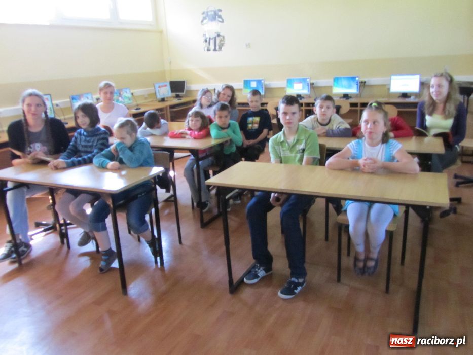 Zdjęcie w galerii na portalu naszraciborz.pl: Instytut Studiów Społecznych w akcji wiadomości z regionu