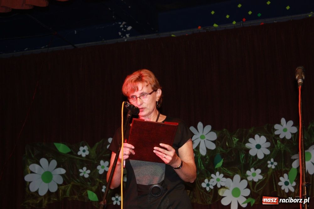 Zdjęcie w galerii na portalu naszraciborz.pl: Młodzi artyści na scenie w Krzanowicach wiadomości z regionu